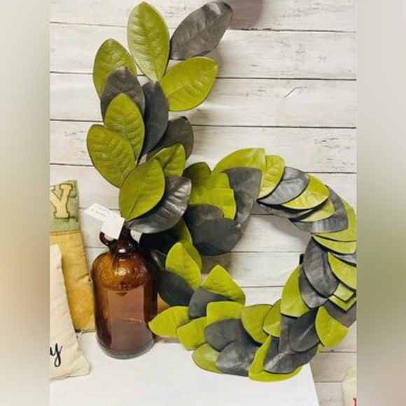 *Elegant Magnolia Leaves Spray - Picture 8 of 10